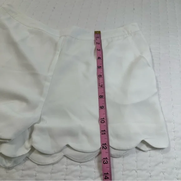 The Impeccable Pig White Scalloped High Waist Shorts With Elastic on Waist - Picture 5 of 11